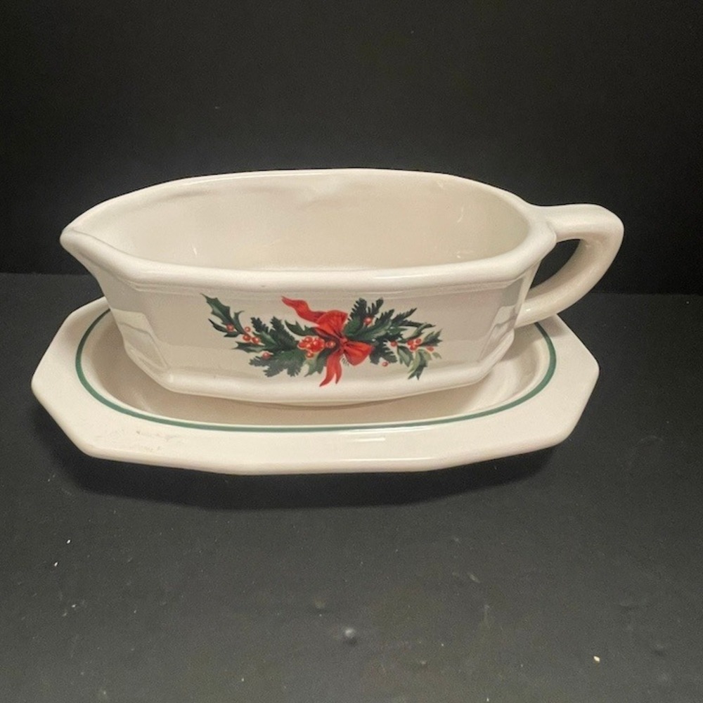 Pfaltzgraff Christmas Heritage Gravy Boat and Saucer Set Made in USA Holly Bowā